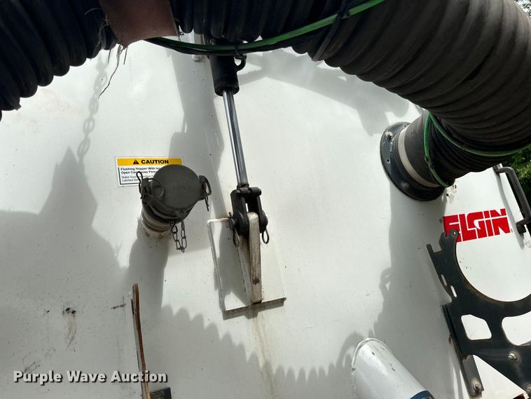 image for item DP8423 2009 GMC T7500 street sweeper truck