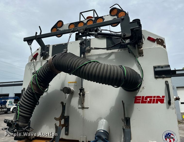 image for item DP8423 2009 GMC T7500 street sweeper truck