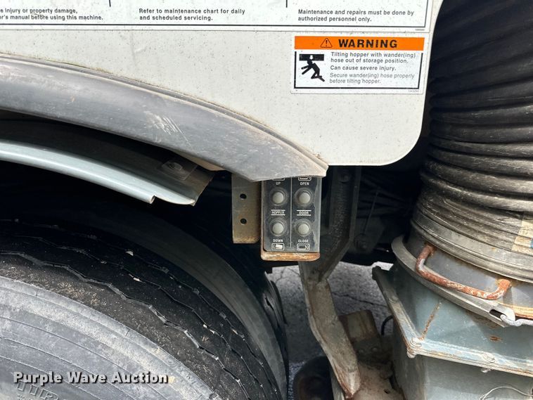 image for item DP8423 2009 GMC T7500 street sweeper truck