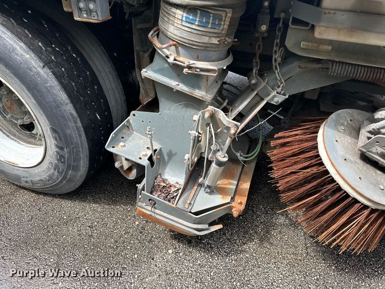 image for item DP8423 2009 GMC T7500 street sweeper truck