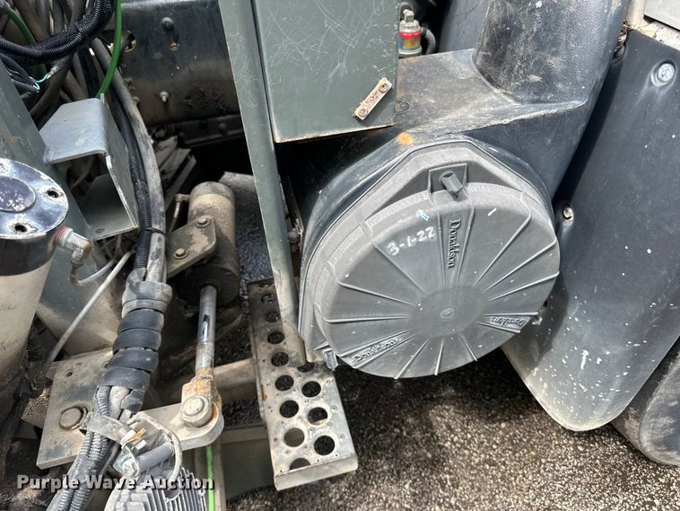 image for item DP8423 2009 GMC T7500 street sweeper truck