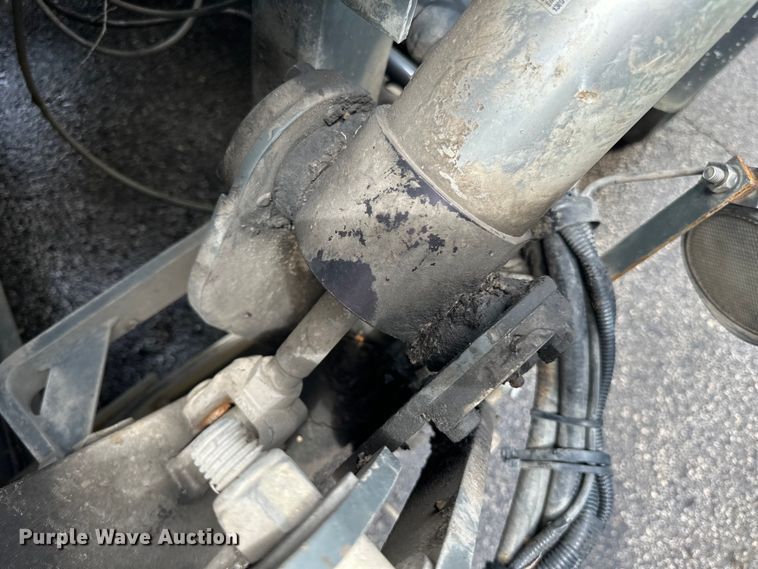 image for item DP8423 2009 GMC T7500 street sweeper truck