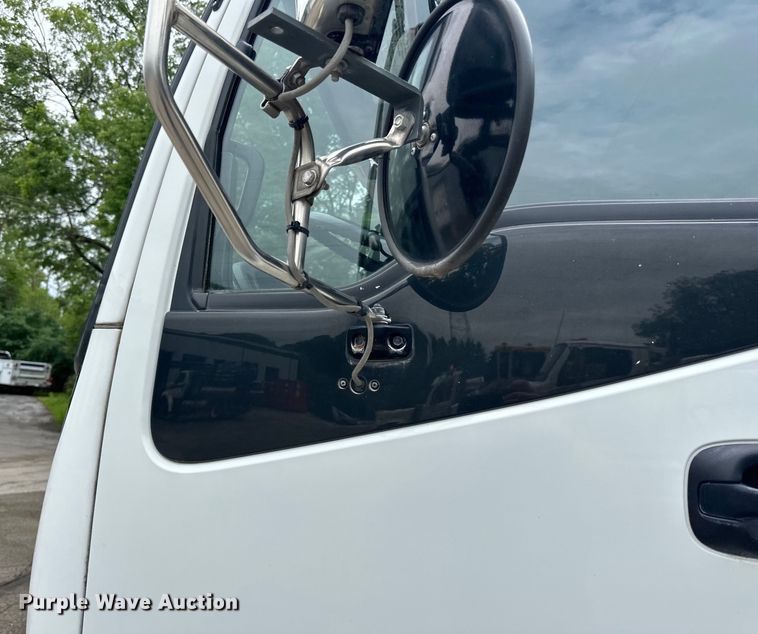 image for item DP8423 2009 GMC T7500 street sweeper truck