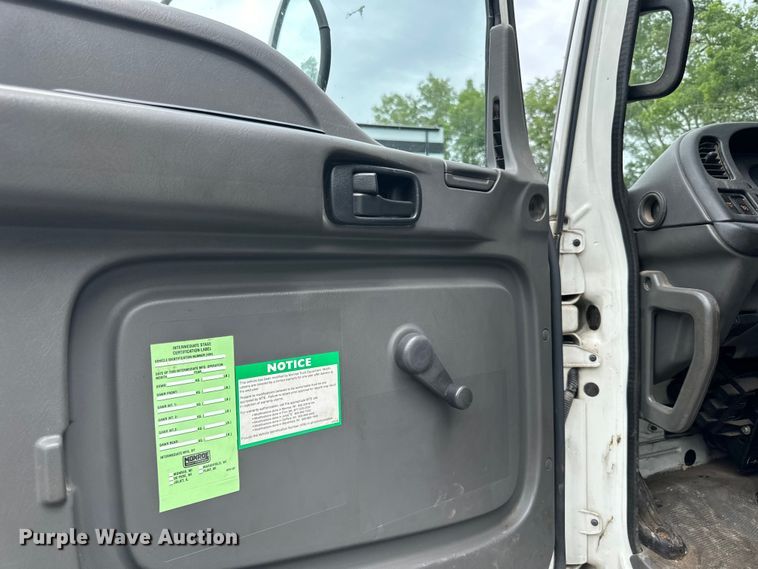 image for item DP8423 2009 GMC T7500 street sweeper truck