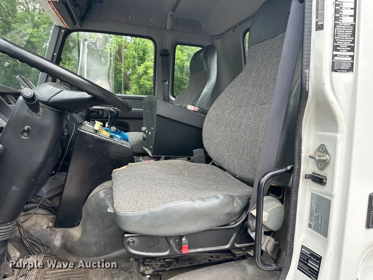 image for item DP8423 2009 GMC T7500 street sweeper truck