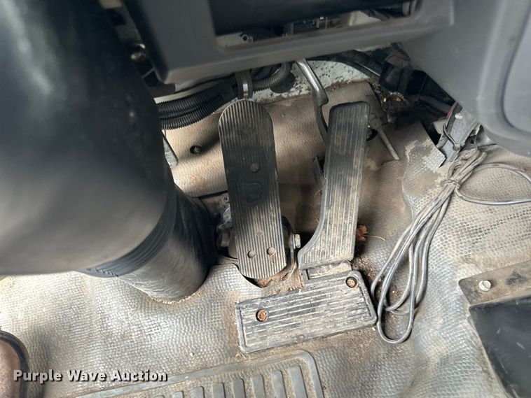 image for item DP8423 2009 GMC T7500 street sweeper truck