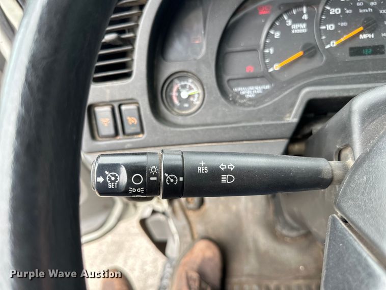 image for item DP8423 2009 GMC T7500 street sweeper truck