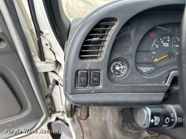 image for item DP8423 2009 GMC T7500 street sweeper truck