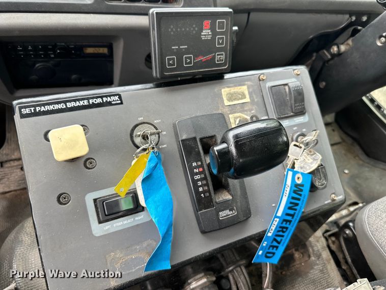 image for item DP8423 2009 GMC T7500 street sweeper truck