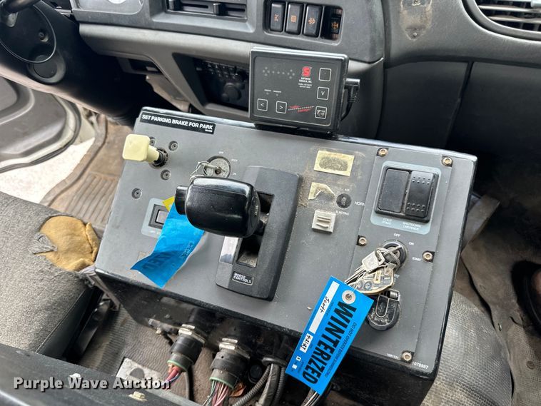 image for item DP8423 2009 GMC T7500 street sweeper truck