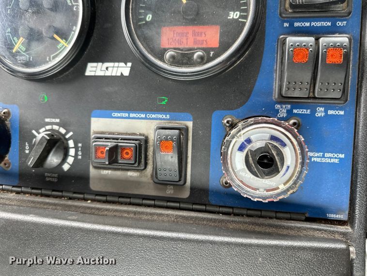 image for item DP8423 2009 GMC T7500 street sweeper truck