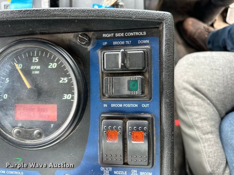 image for item DP8423 2009 GMC T7500 street sweeper truck