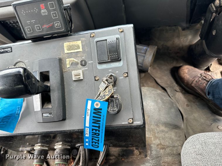 image for item DP8423 2009 GMC T7500 street sweeper truck