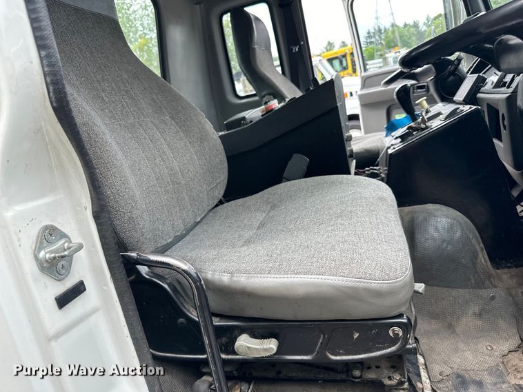 image for item DP8423 2009 GMC T7500 street sweeper truck