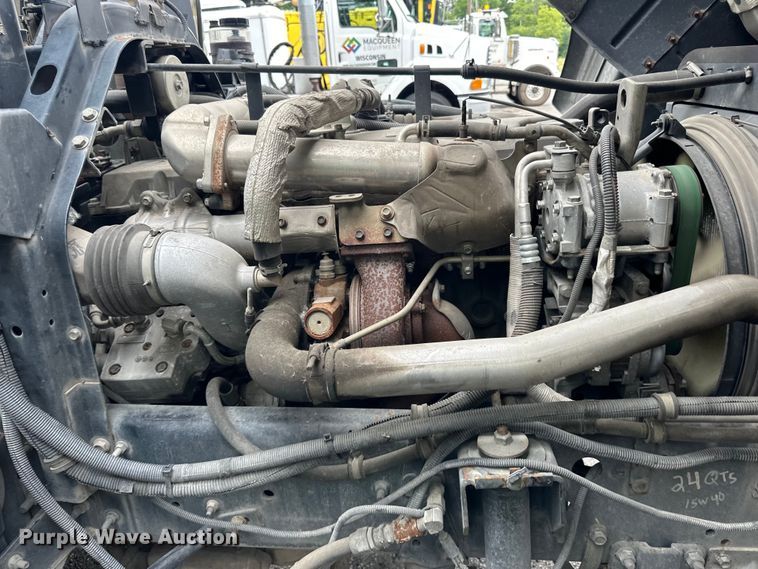 image for item DP8423 2009 GMC T7500 street sweeper truck