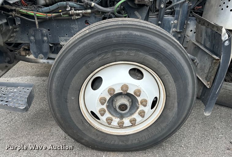 image for item DP8423 2009 GMC T7500 street sweeper truck