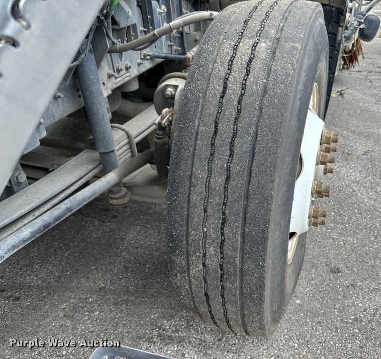 image for item DP8423 2009 GMC T7500 street sweeper truck