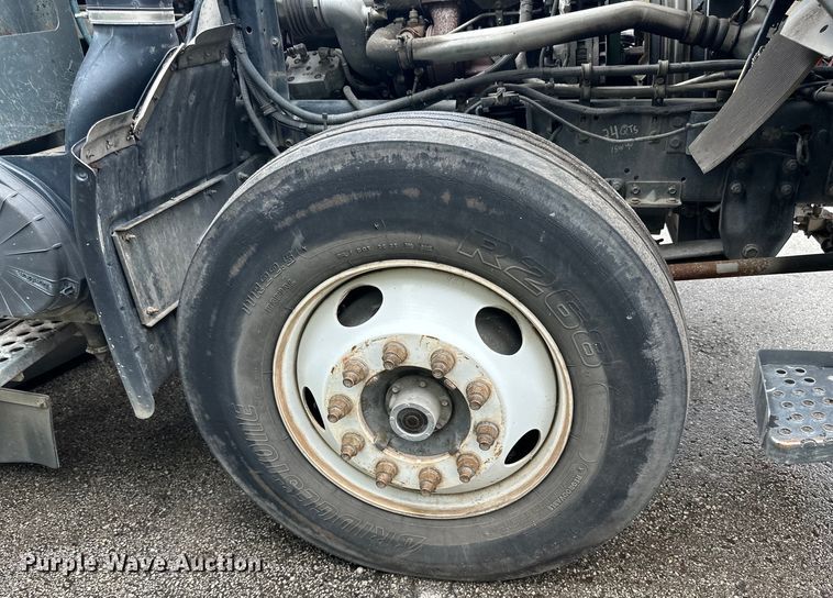 image for item DP8423 2009 GMC T7500 street sweeper truck