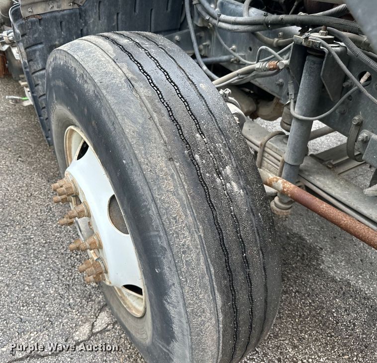 image for item DP8423 2009 GMC T7500 street sweeper truck