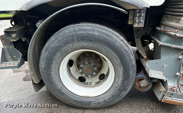 image for item DP8423 2009 GMC T7500 street sweeper truck