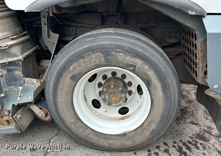 image for item DP8423 2009 GMC T7500 street sweeper truck