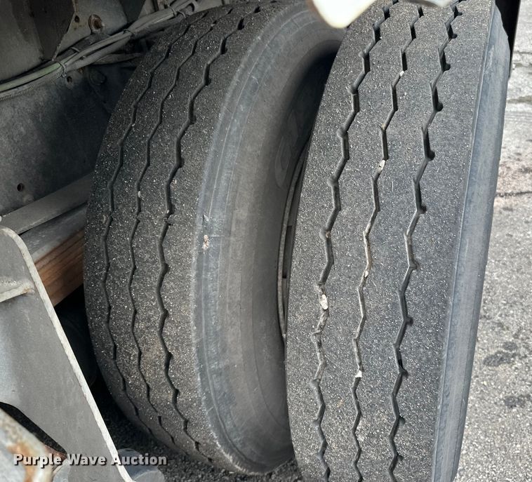 image for item DP8423 2009 GMC T7500 street sweeper truck