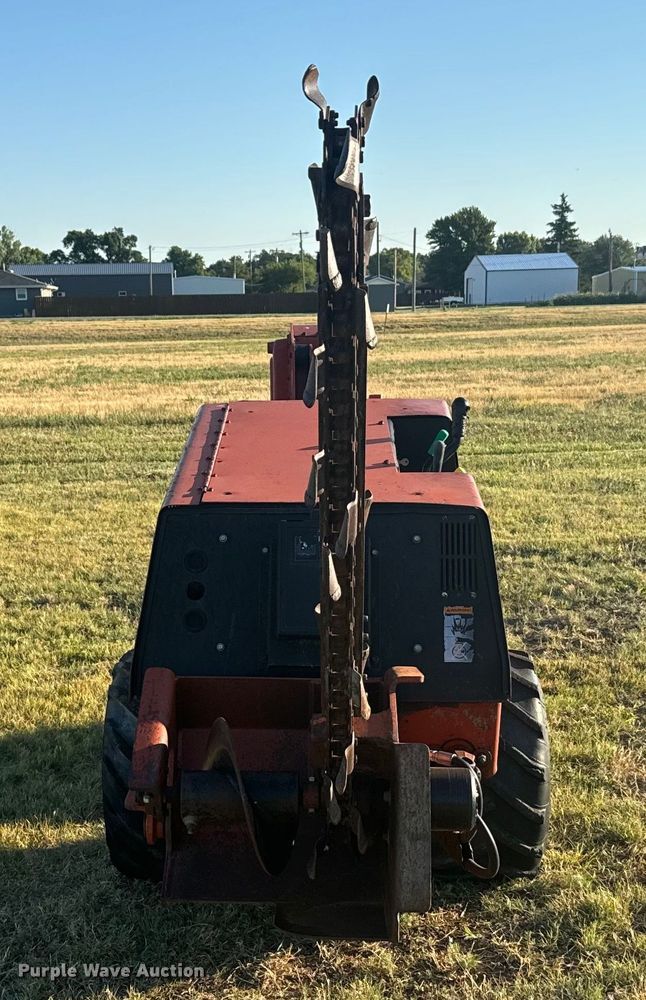 image for item DQ6837 1995 Ditch Witch  400SX trencher