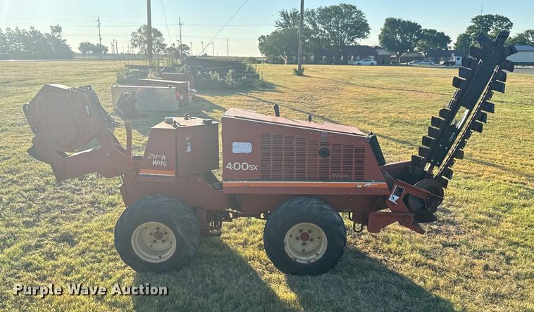 image for item DQ6837 1995 Ditch Witch  400SX trencher