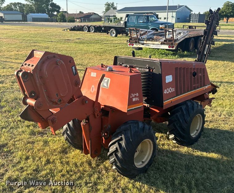 image for item DQ6837 1995 Ditch Witch  400SX trencher