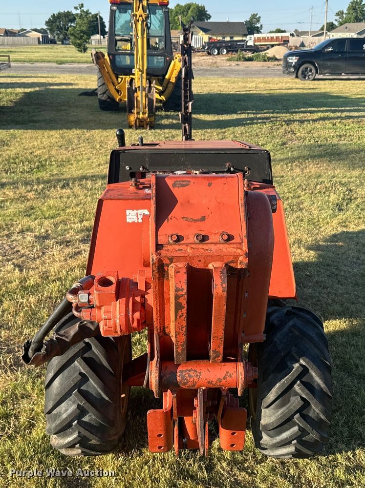 image for item DQ6837 1995 Ditch Witch  400SX trencher