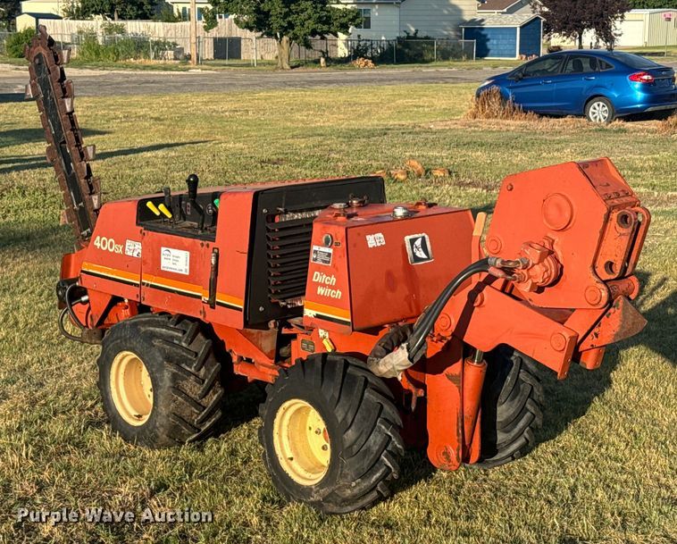 image for item DQ6837 1995 Ditch Witch  400SX trencher