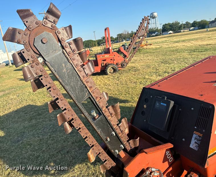 image for item DQ6837 1995 Ditch Witch  400SX trencher