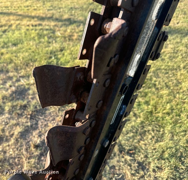 image for item DQ6837 1995 Ditch Witch  400SX trencher
