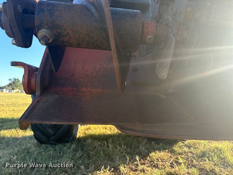 image for item DQ6837 1995 Ditch Witch  400SX trencher