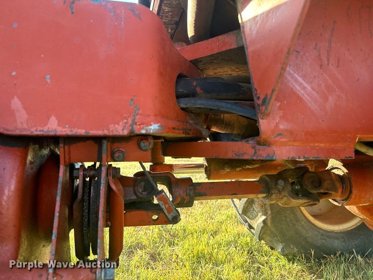 image for item DQ6837 1995 Ditch Witch  400SX trencher