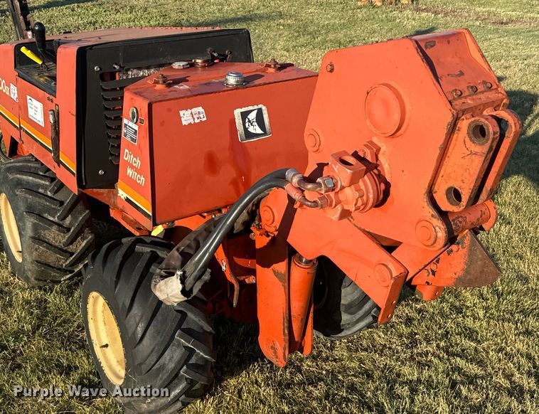 image for item DQ6837 1995 Ditch Witch  400SX trencher