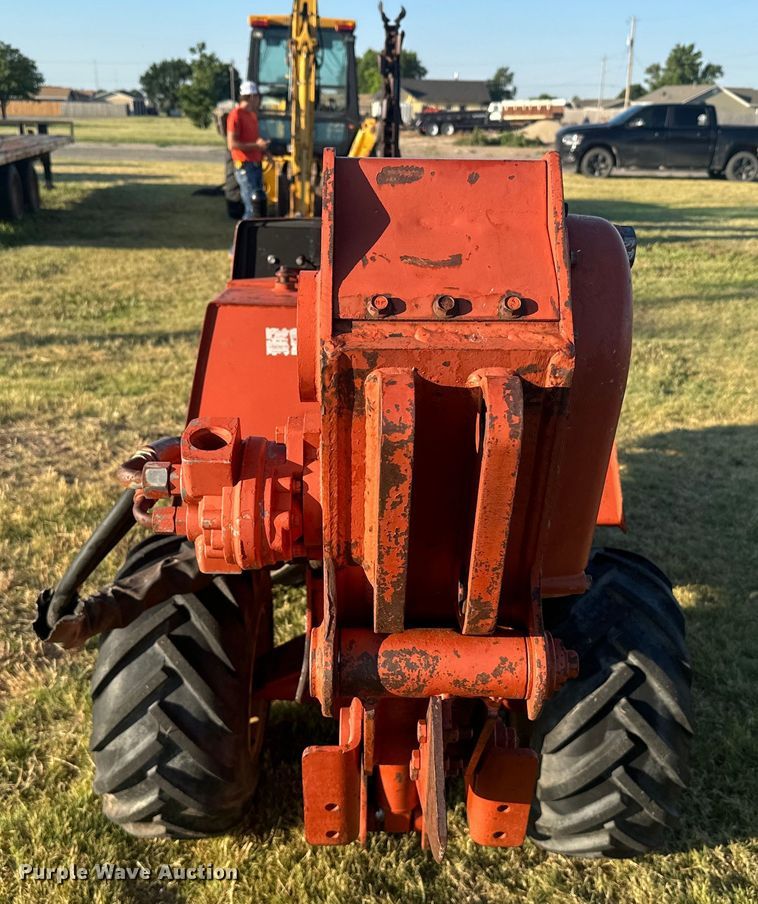 image for item DQ6837 1995 Ditch Witch  400SX trencher