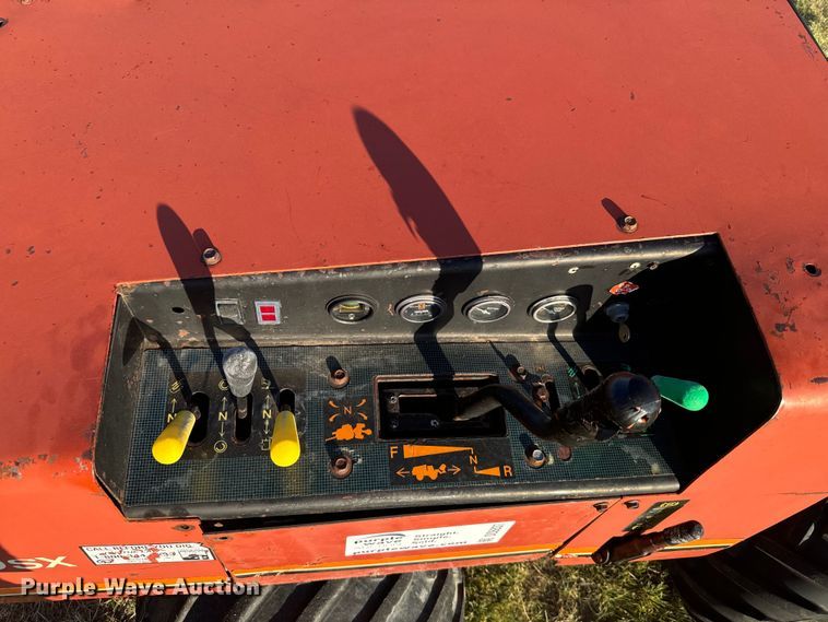 image for item DQ6837 1995 Ditch Witch  400SX trencher