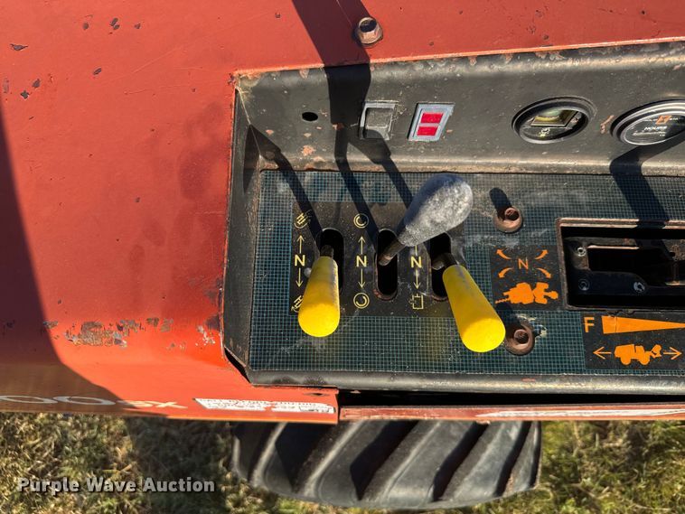 image for item DQ6837 1995 Ditch Witch  400SX trencher