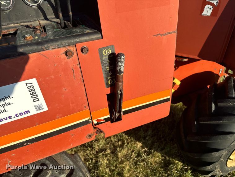 image for item DQ6837 1995 Ditch Witch  400SX trencher