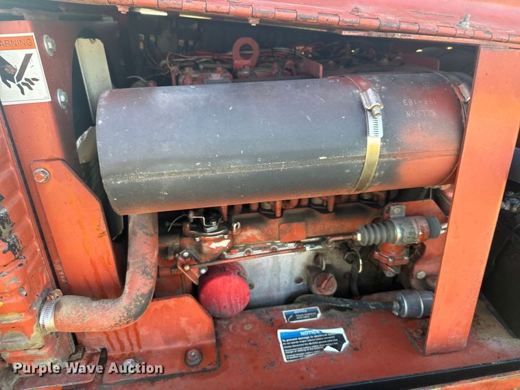 image for item DQ6837 1995 Ditch Witch  400SX trencher
