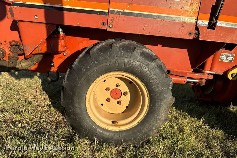 image for item DQ6837 1995 Ditch Witch  400SX trencher