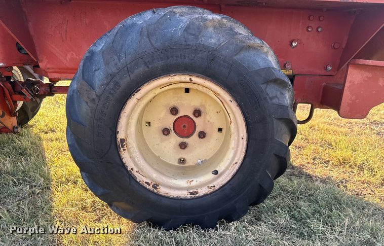 image for item DQ6837 1995 Ditch Witch  400SX trencher