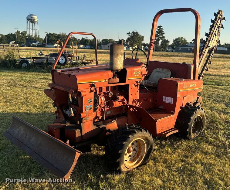 image for item DQ6838 1985 Ditch Witch 4010 trencher