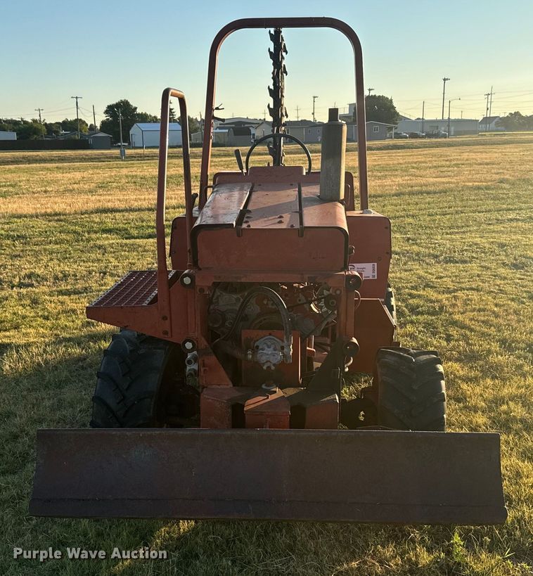 image for item DQ6838 1985 Ditch Witch 4010 trencher