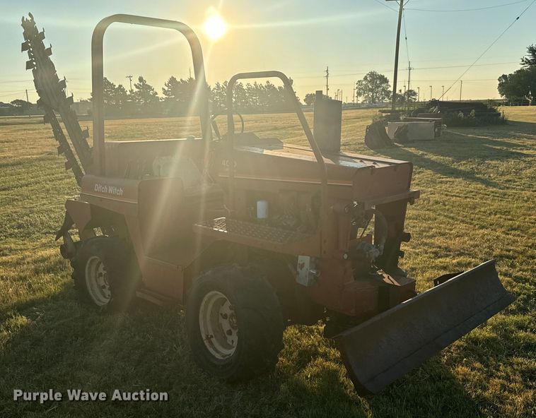 image for item DQ6838 1985 Ditch Witch 4010 trencher