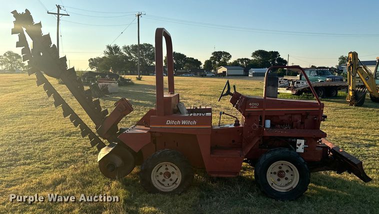 image for item DQ6838 1985 Ditch Witch 4010 trencher