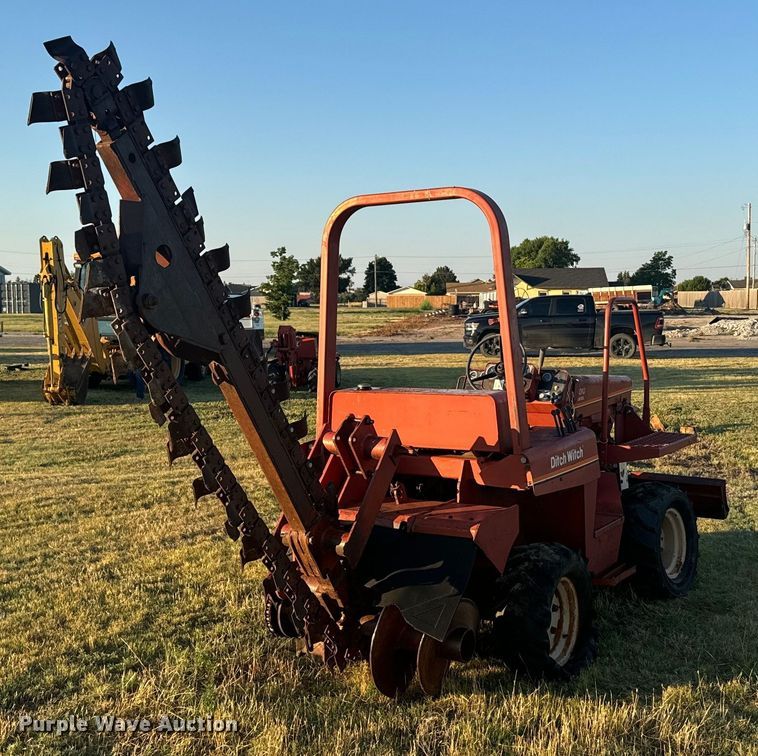 image for item DQ6838 1985 Ditch Witch 4010 trencher