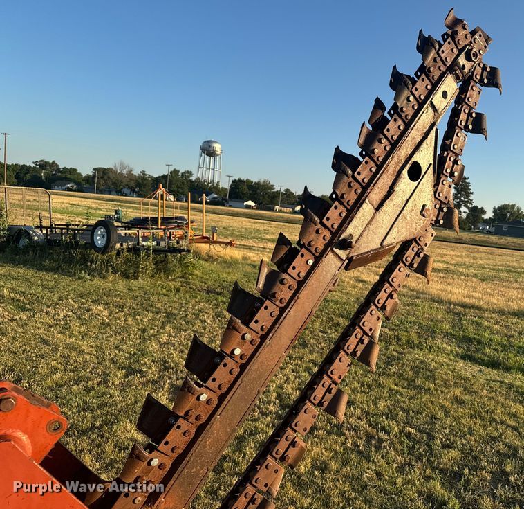 image for item DQ6838 1985 Ditch Witch 4010 trencher