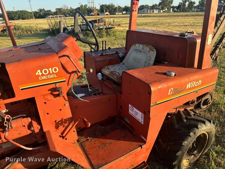 image for item DQ6838 1985 Ditch Witch 4010 trencher